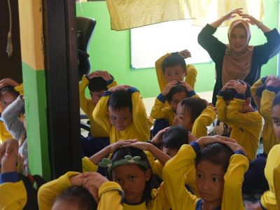 Siaga Bencana Gempa, S2 Pendidikan Geografi UNJ Angkatan 2024 Adakan Simulasi Mitigasi Gempa di TK Negeri Mampang Prapatan 01 Jakarta Selatan